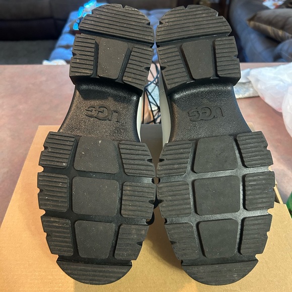 UGG White Ankle Boots with Black Soles - Picture 4 of 6